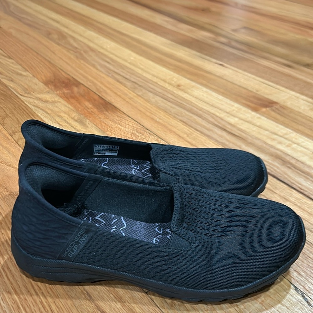 Final sale Skechers Raggea black size8